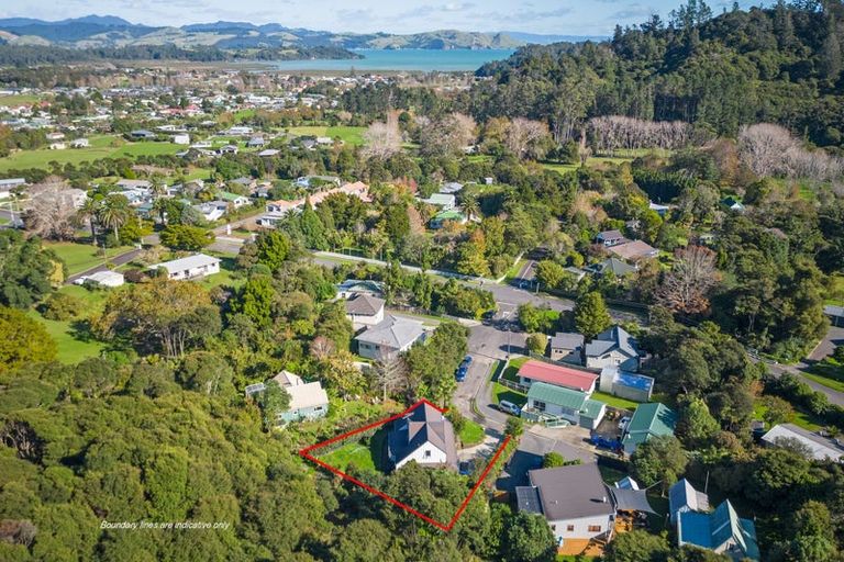 Photo of property in 27 Taurua Place, Coromandel, 3506