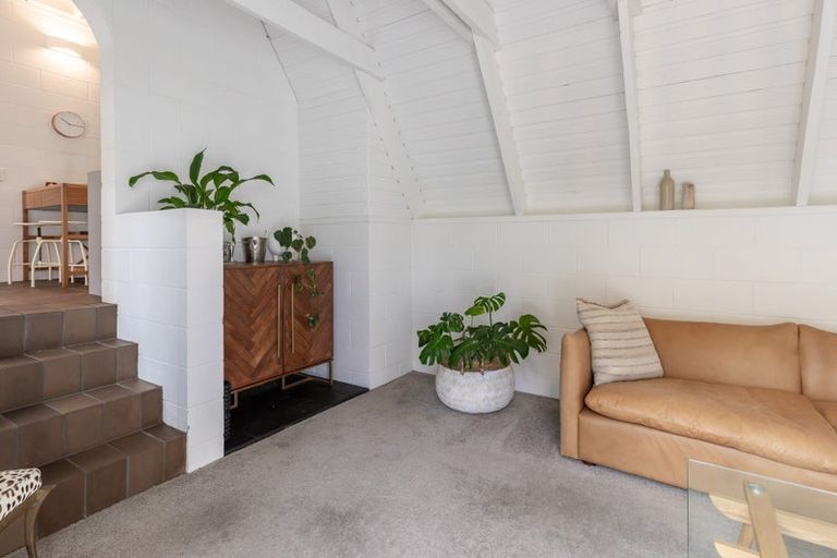 Photo of property in 153 Atkinson Road, Titirangi, Auckland, 0604