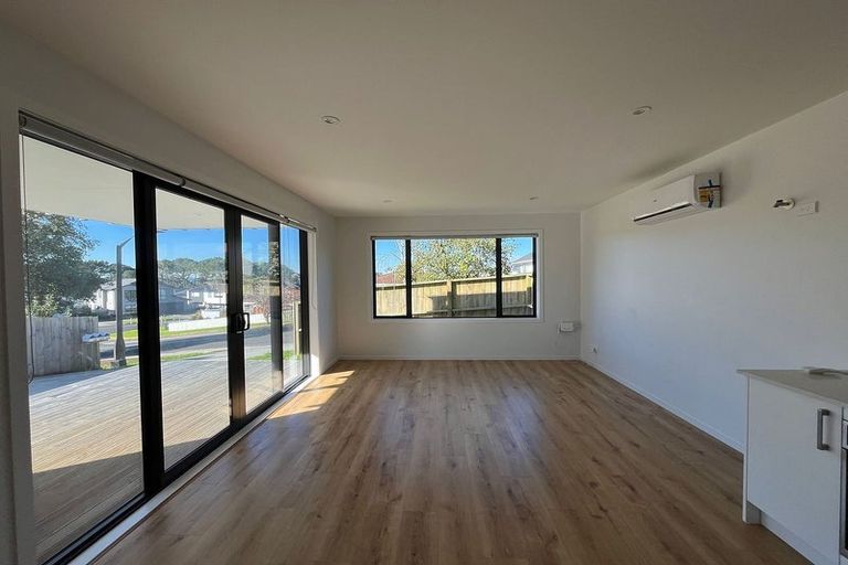 Photo of property in 38 White Heron Drive, Massey, Auckland, 0614