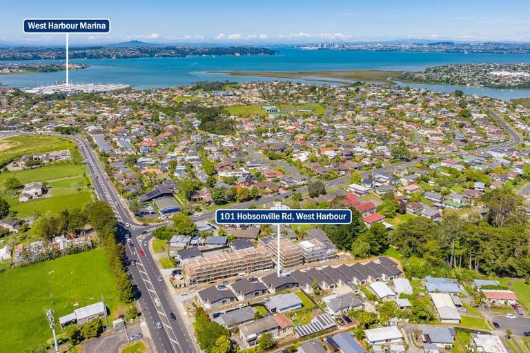 Photo of property in 3/101 Hobsonville Road, West Harbour, Auckland, 0618