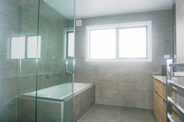 Photo of property in 1 Kea Road, Silverdale, 0932