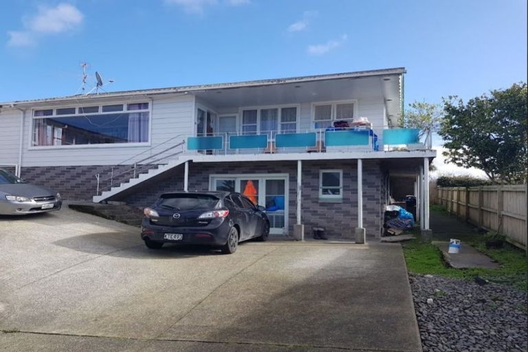 Photo of property in 13 Kelston Street, New Lynn, Auckland, 0600