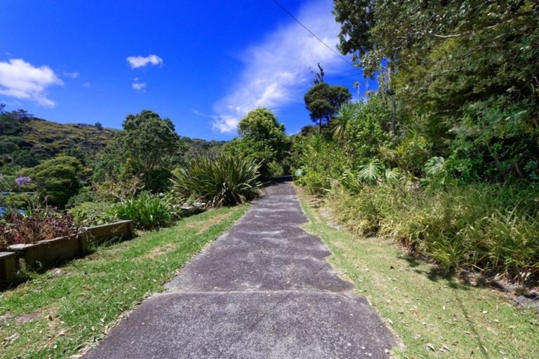 Photo of property in 61 Seaview Road, Piha, 0772
