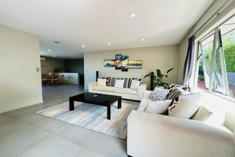 Photo of property in 2/91 Weldene Avenue, Glenfield, Auckland, 0629