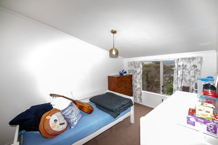 Photo of property in 18 Hollydale Grove, Churton Park, Wellington, 6037