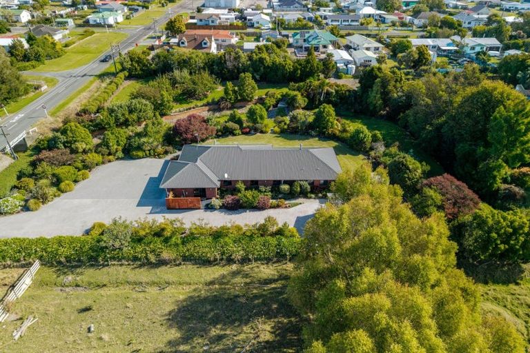Photo of property in 17 Cemetery Road, Sanson, Palmerston North, 4479