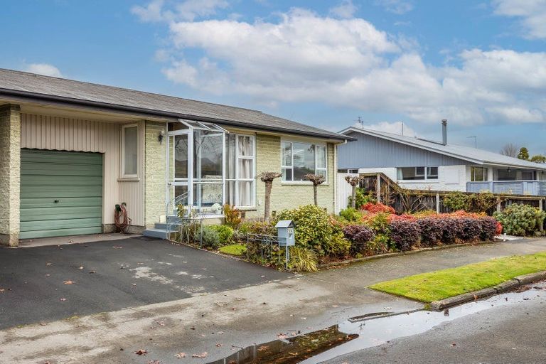 Photo of property in 1/5 Chislehurst Place, Bryndwr, Christchurch, 8052