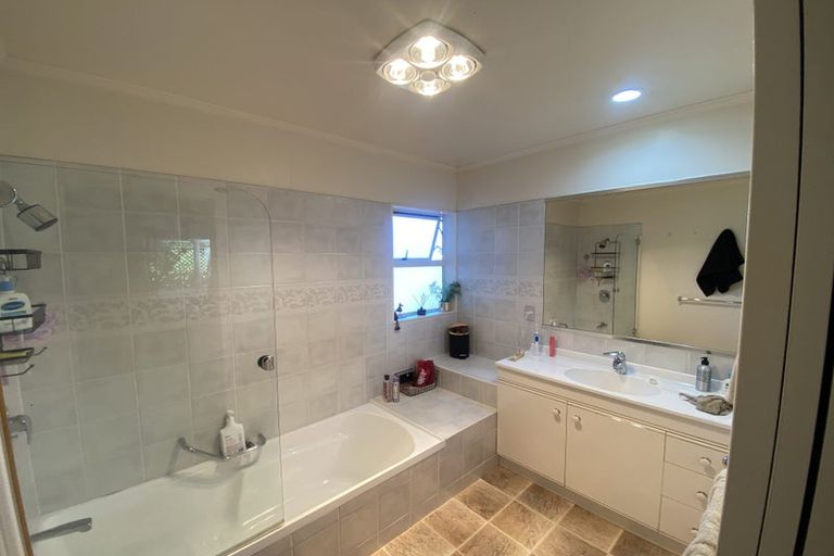 Photo of property in 18a Gills Avenue, Papakura, 2110