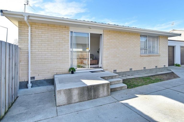 Photo of property in 17a Queenspark Drive, Parklands, Christchurch, 8083