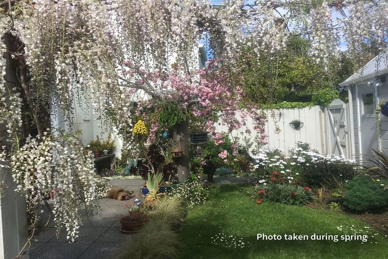 Photo of property in 2/41 Taupata Street, Redcliffs, Christchurch, 8081