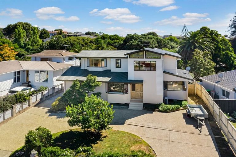Photo of property in 26 Trelawn Place, Cockle Bay, Auckland, 2014