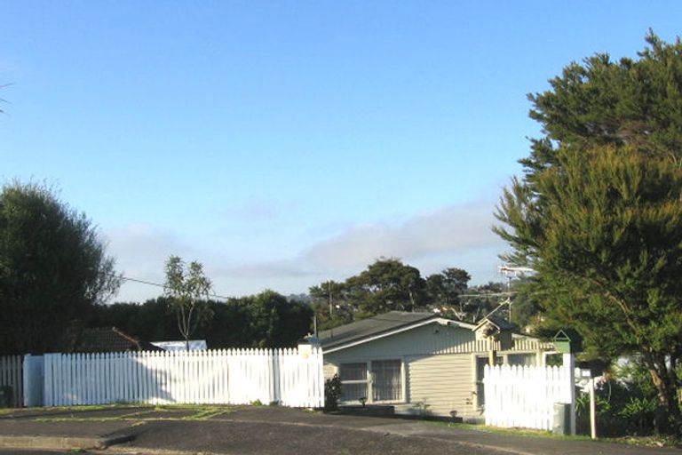 Photo of property in 2/28 Merton Avenue, Glenfield, Auckland, 0627
