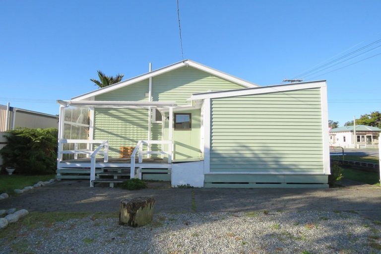 Photo of property in 44 Peel Street, Westport, 7825