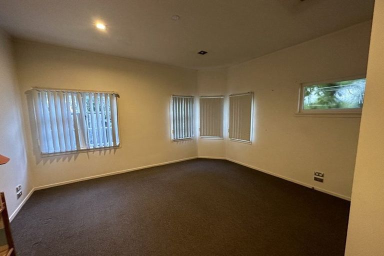 Photo of property in 2/54 Lynwood Road, New Lynn, Auckland, 0600