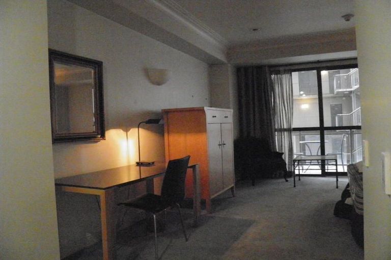 Photo of property in Heritage Tower Apartments, 517/22 Nelson Street, Auckland Central, Auckland, 1010