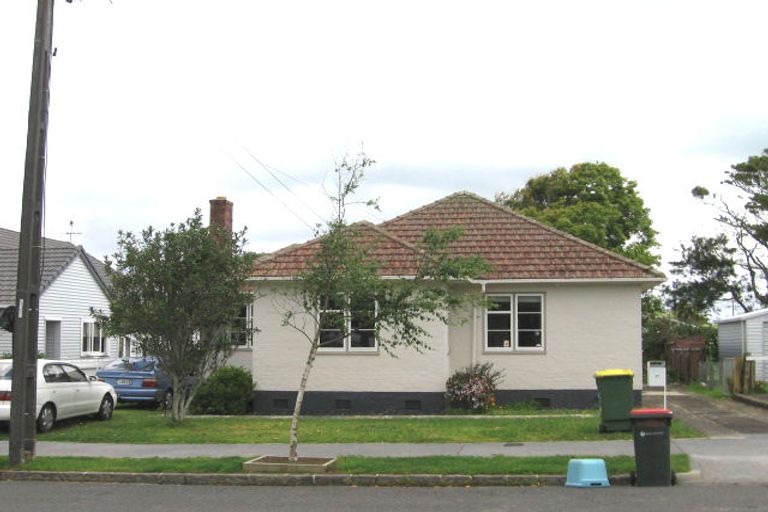 Photo of property in 17 Humariri Street, Point Chevalier, Auckland, 1022