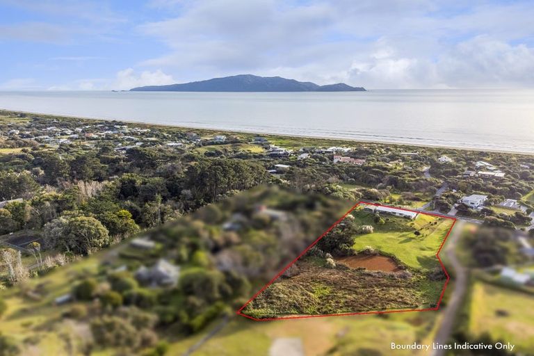 Photo of property in 63 Paetawa Road, Peka Peka, Waikanae, 5391