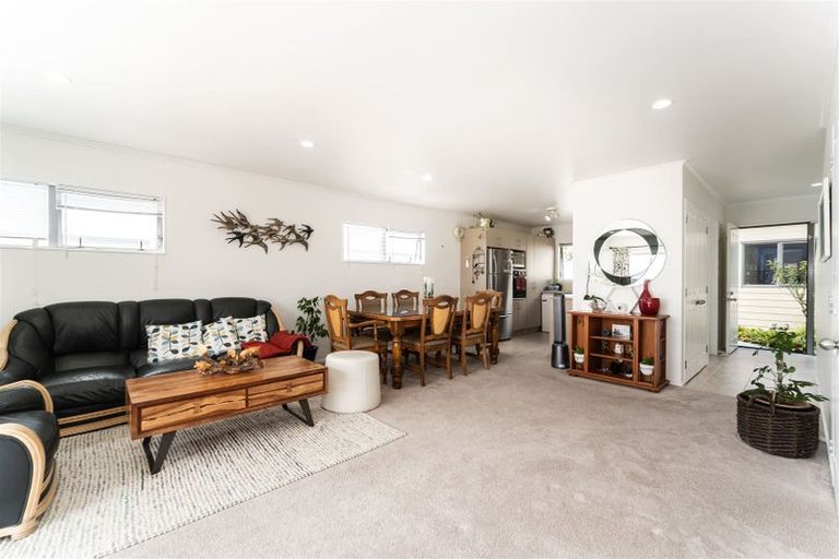 Photo of property in 11/3 Hulme Place, Henderson, Auckland, 0612