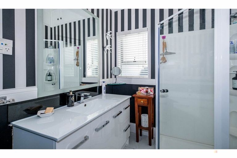 Photo of property in 12 Parsonage Road, Waimate, 7924