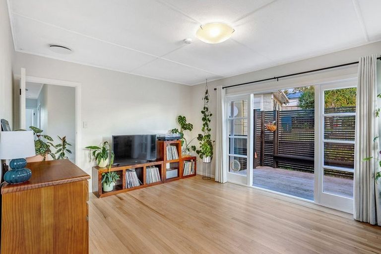 Photo of property in 1/73 Verbena Road, Birkdale, Auckland, 0626