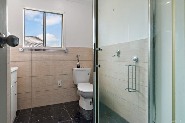 Photo of property in 1/30 Challen Close, Conifer Grove, Takanini, 2112