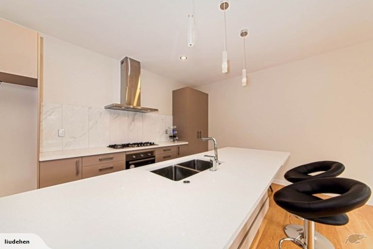 Photo of property in 92 Tiriwa Drive, Massey, Auckland, 0614