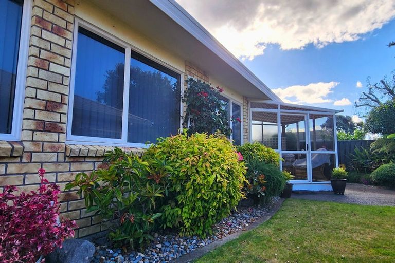 Photo of property in 17 Rosberg Place, Mount Maunganui, 3116