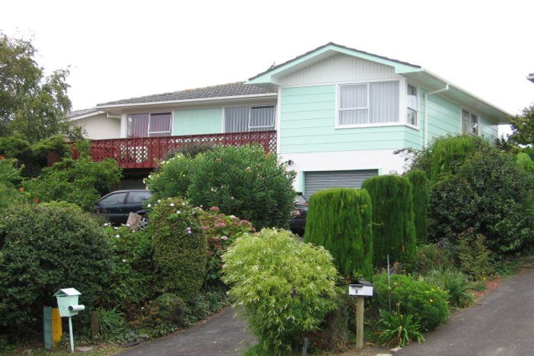 Photo of property in 11 Pavola Grove, Glenfield, Auckland, 0629