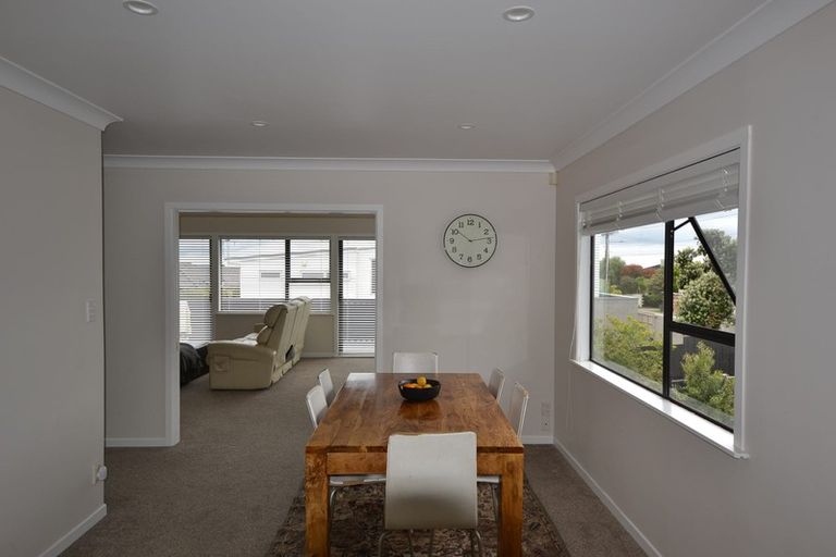 Photo of property in 2/42 Aberdeen Road, Campbells Bay, Auckland, 0620