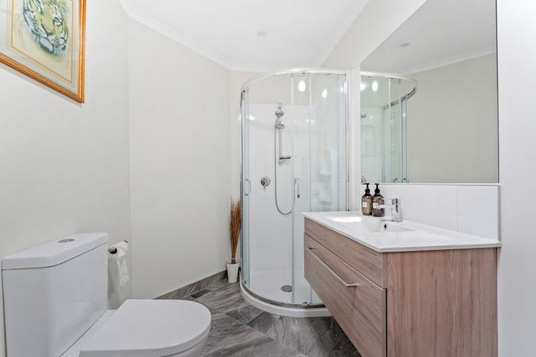 Photo of property in 13 Te Awa Place, Red Beach, 0932