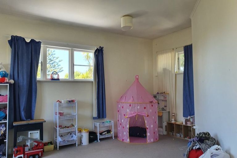 Photo of property in 70 Norwood Road, Bayswater, Auckland, 0622