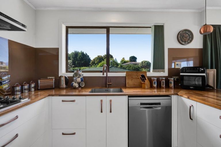 Photo of property in 4 Bronte Place, Whalers Gate, New Plymouth, 4310