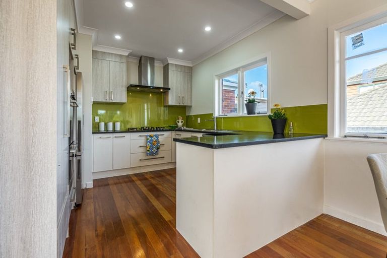 Photo of property in 22 Cliff Road, Papakura, 2110