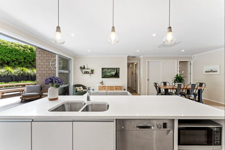 Photo of property in 28 Laly Haddon Place, Matakana, Warkworth, 0985