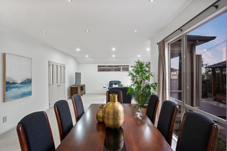 Photo of property in 23 East Coast Road, Milford, Auckland, 0620