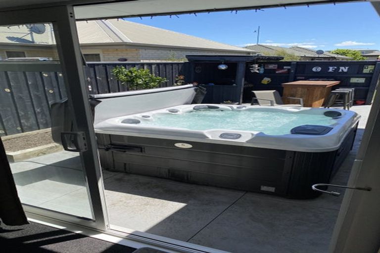 Photo of property in 48 Tahuna Street, Pegasus, 7612