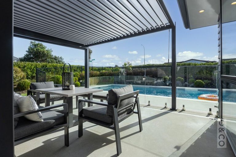 Photo of property in 19 Pohutukawa Parade, Riverhead, 0820