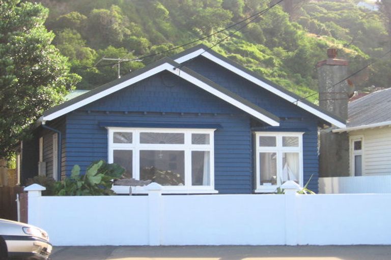 Photo of property in 240 Queens Drive, Lyall Bay, Wellington, 6022