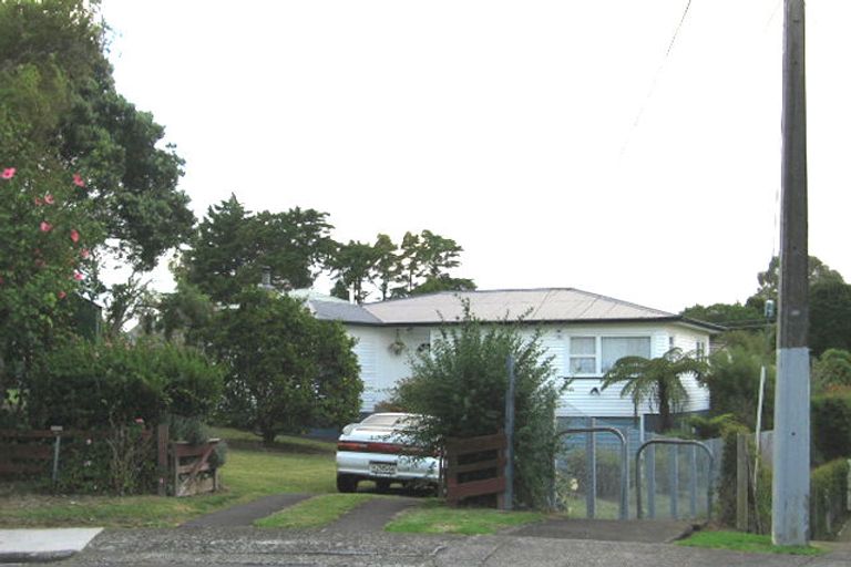 Photo of property in 24 Mcclintock Road, Massey, Auckland, 0614