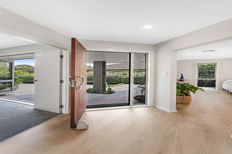 Photo of property in 100 Beach Road, Mellons Bay, Auckland, 2014