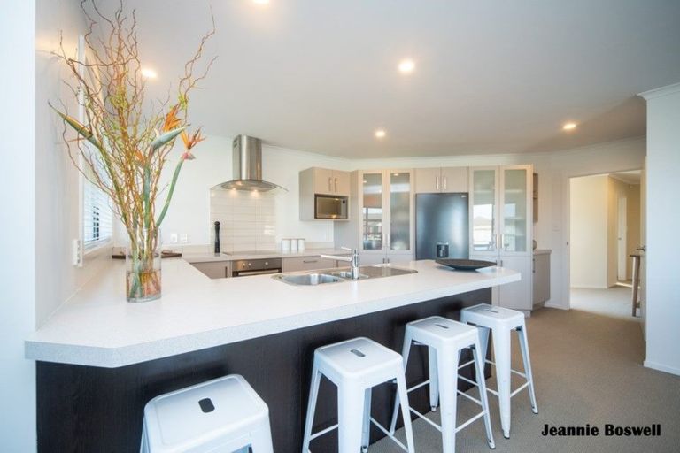 Photo of property in 8 Medallion Court, Kelvin Grove, Palmerston North, 4414