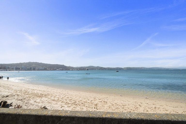 Photo of property in 230 Oriental Parade, Oriental Bay, Wellington, 6011