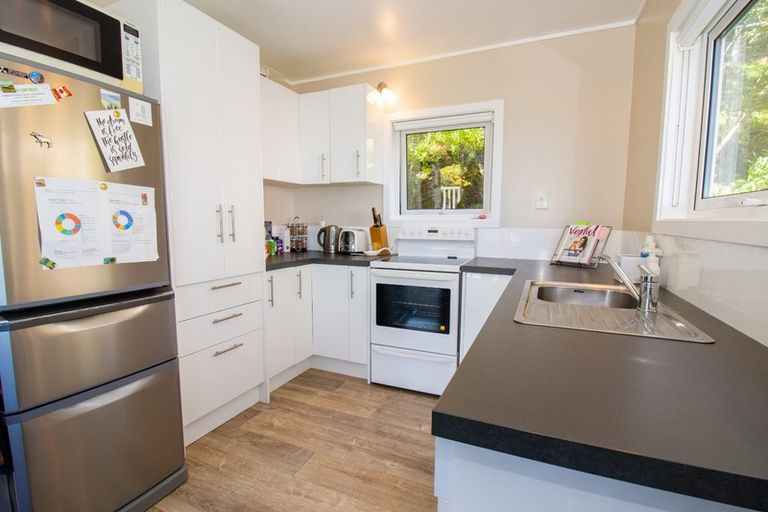 Photo of property in 2/72 Homebush Road, Khandallah, Wellington, 6035