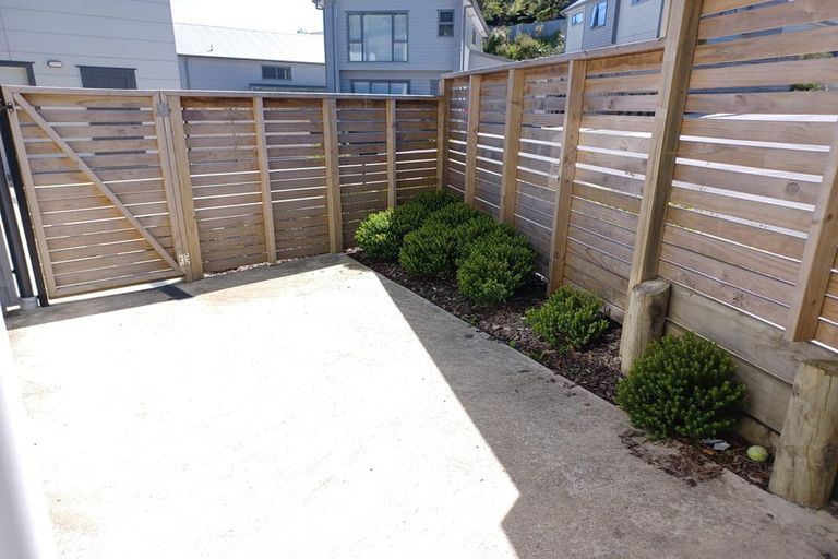 Photo of property in 23 Brindle Way, Newlands, Wellington, 6037