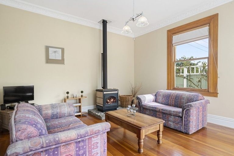 Photo of property in 70 Jellicoe Street, Martinborough, 5711