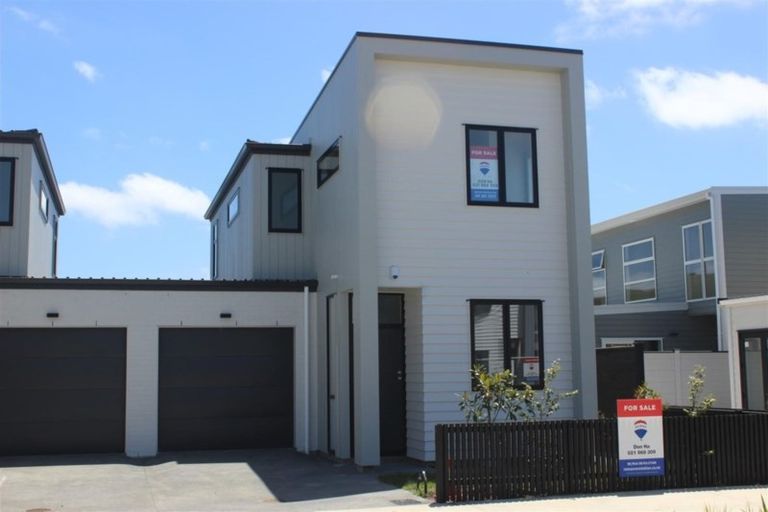 Photo of property in 26 Tapuwae Way, Mangere Bridge, Auckland, 2022