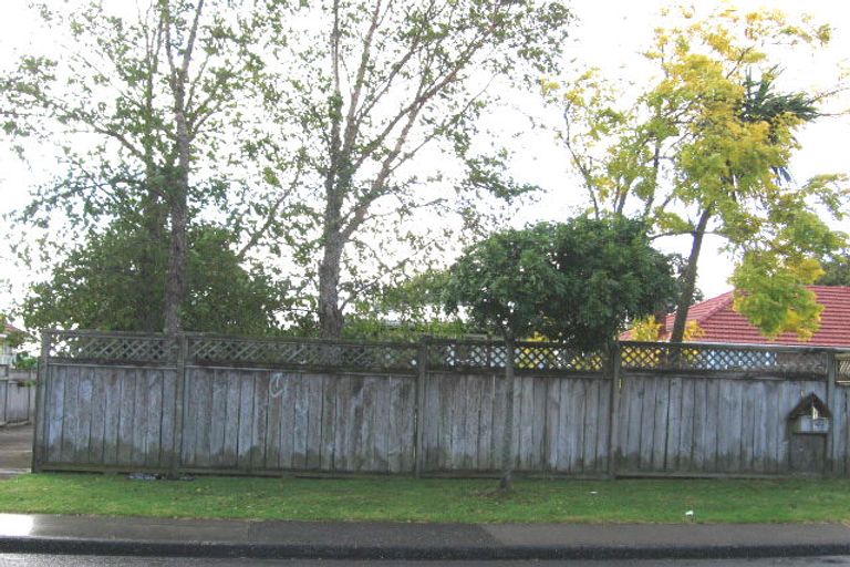 Photo of property in 43 Vodanovich Road, Te Atatu South, Auckland, 0610