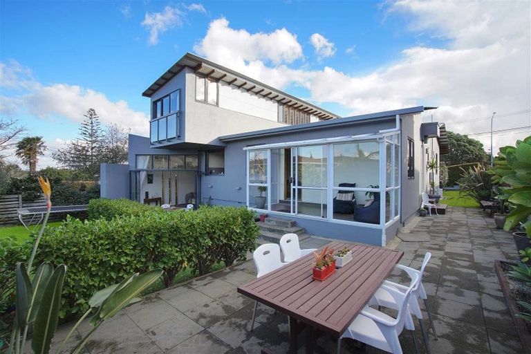 Photo of property in 65 Forrest Hill Road, Milford, Auckland, 0620