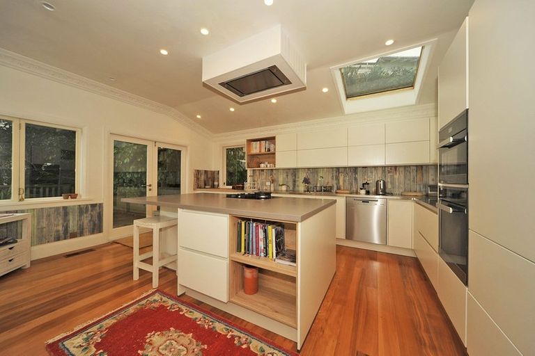 Photo of property in 25 Seatoun Heights Road, Miramar, Wellington, 6022