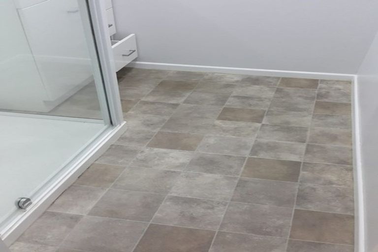 Photo of property in 28-30 Lake Pupuke Drive, Takapuna, Auckland, 0622